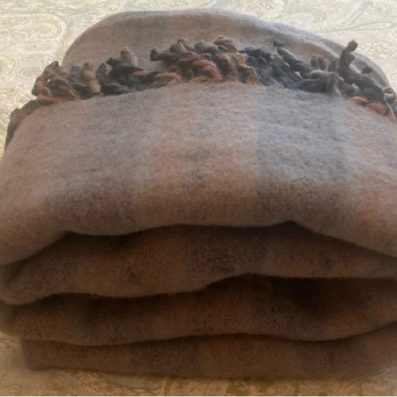 Vintage Alexander Julian (pre Colours) Wool Throw 50x68 includesTwisted Fringe - Picture 7 of 8